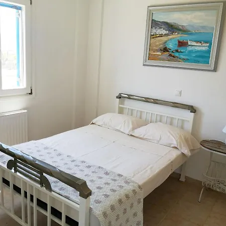 Paros Iliahtides Near Golden Beach Márpissa
